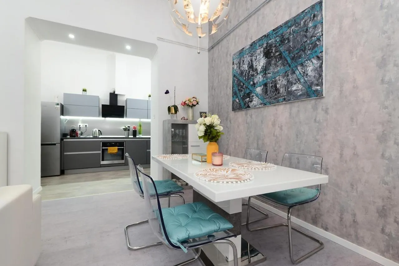 Roses Square Apartman Apartamento Budapest 0*,  Hungría