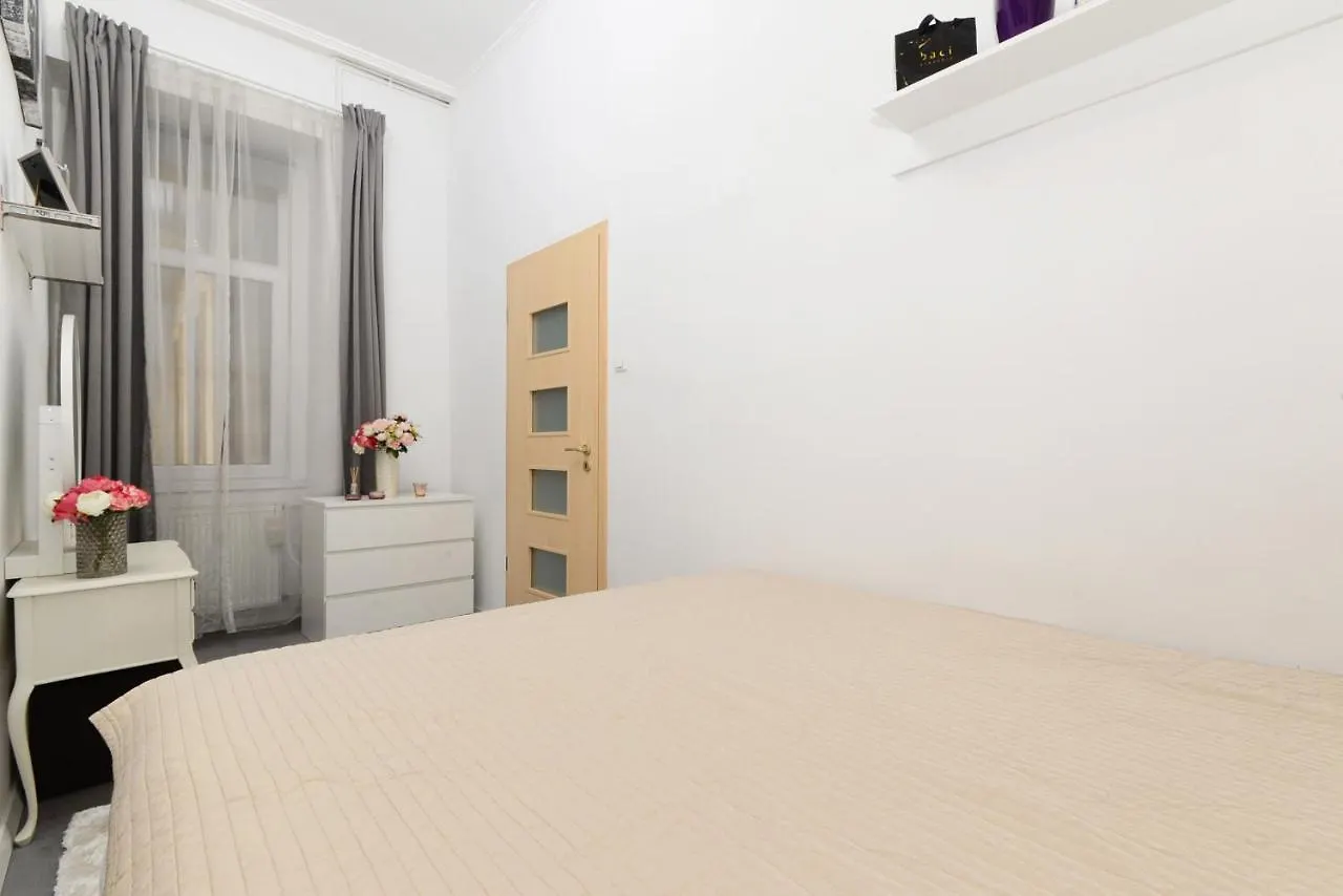 Roses Square Apartman Apartamento Budapest Hungría